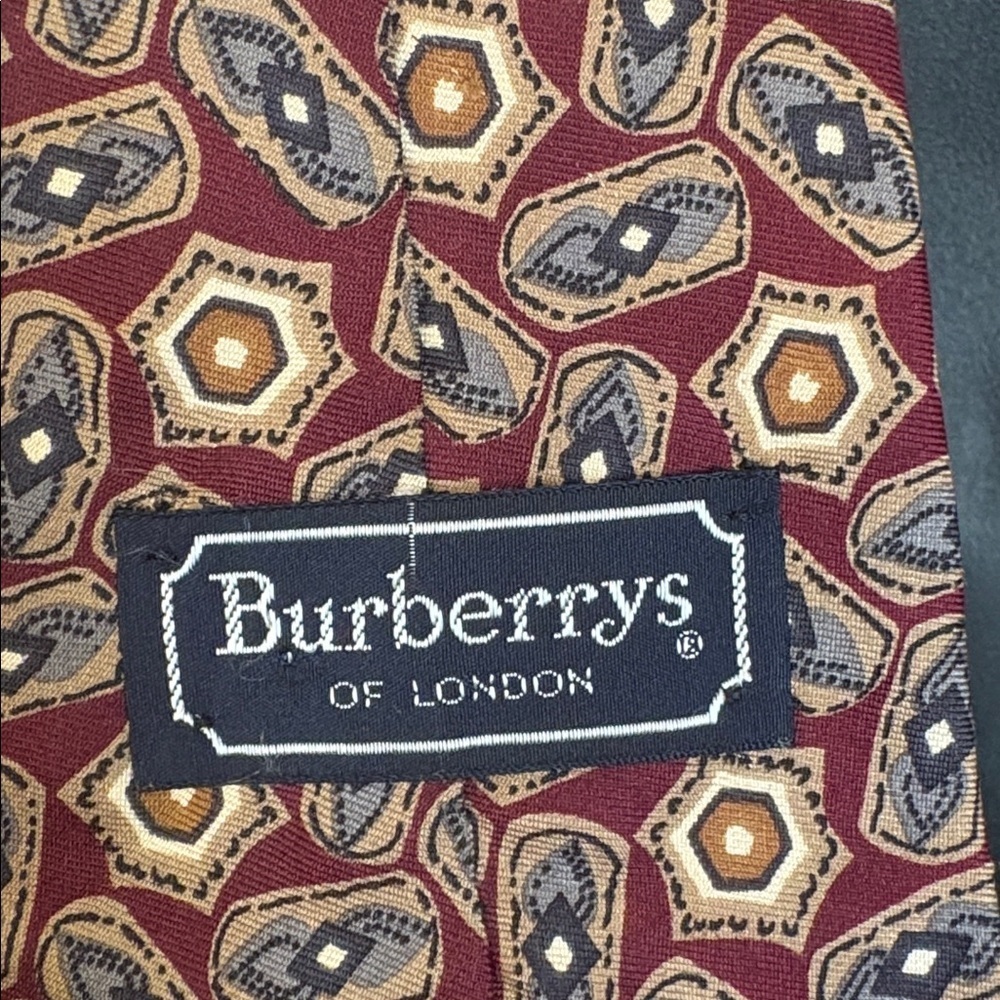 Burberrys of London Vintage Silk Burgundy Medallion Geometric Pattern Necktie - Picture 8 of 12